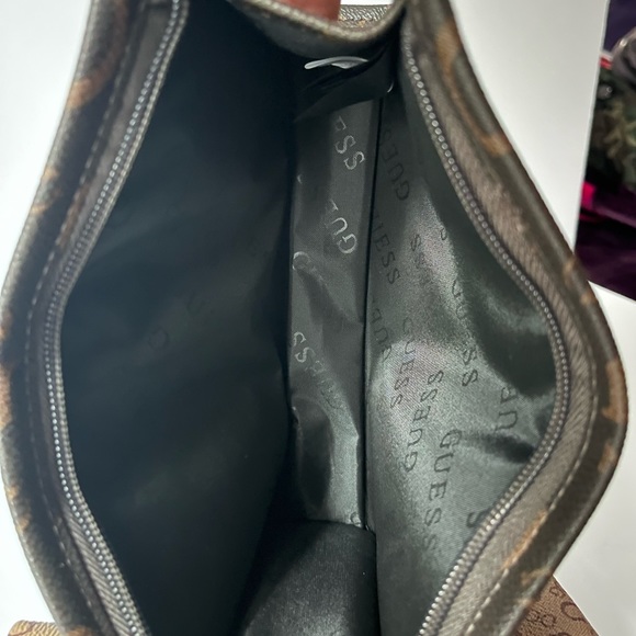 Guess cosmetic pouches - Picture 3 of 3